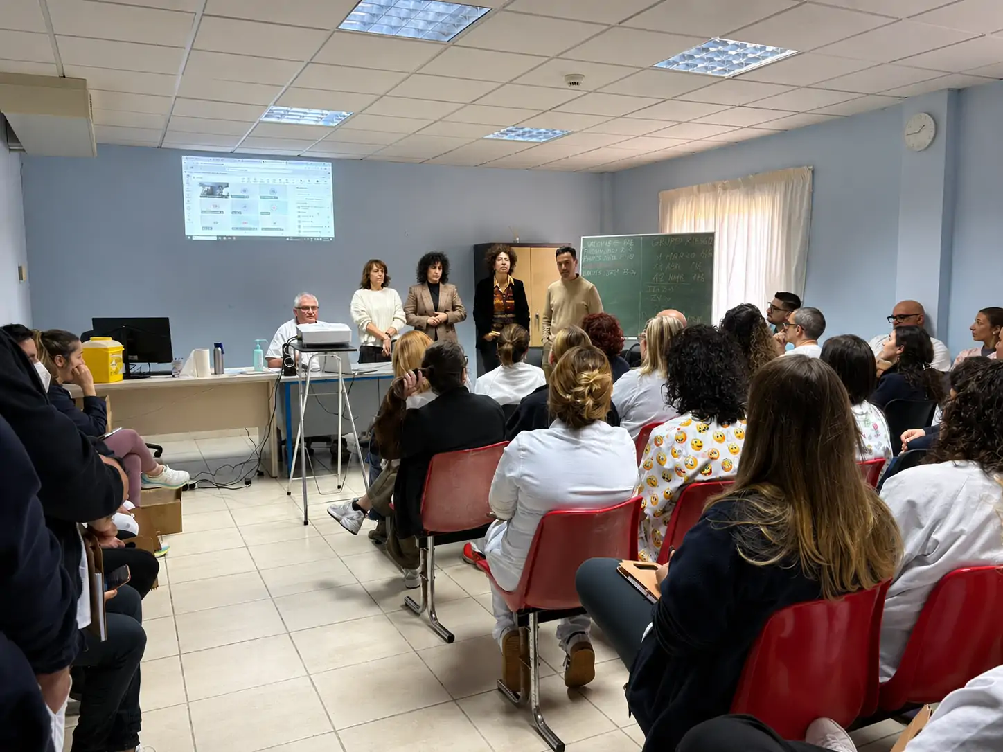Imagen de la visita de la Unidad Docente Multiprofesional de Atención Familiar y Comunitaria Tenerife Zona I al Centro de Salud de Güímar